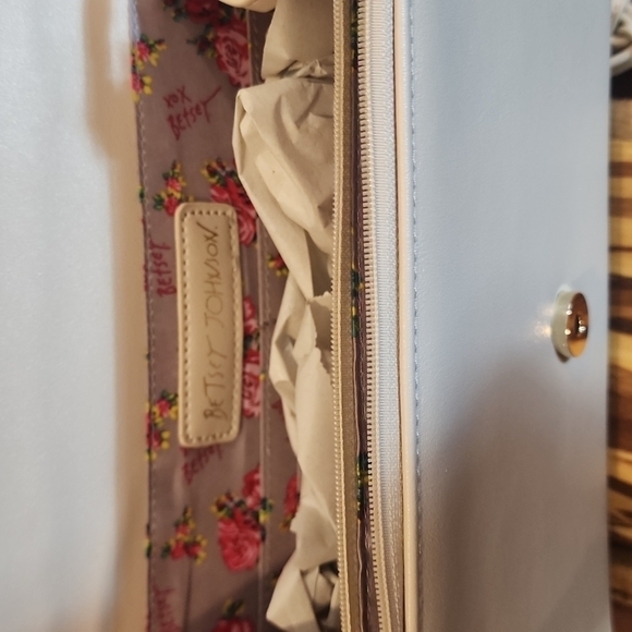 BETSEY JOHNSON WALLET/CROSSBODY - Picture 11 of 12